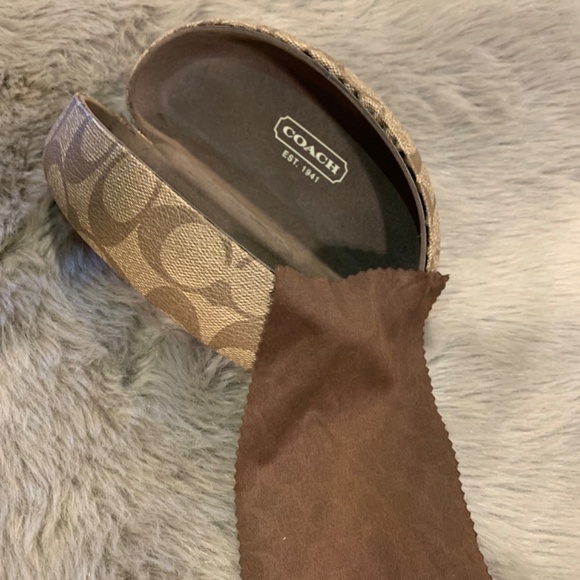 Coach Sunglasses Case with Cleaning Cloth - Picture 5 of 5